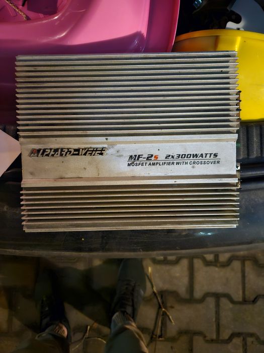 Wzmacniacz samochodowy 2x300w