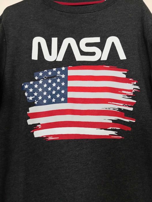 Camisola cinzenta com detalhe da NASA