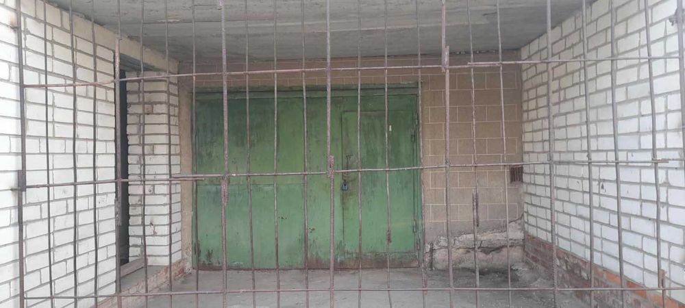продається 1/2 будинку