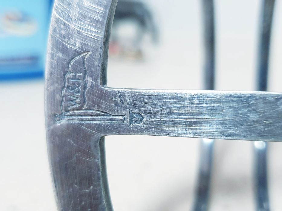 Antigo suporte para torradas inglês com banho em prata