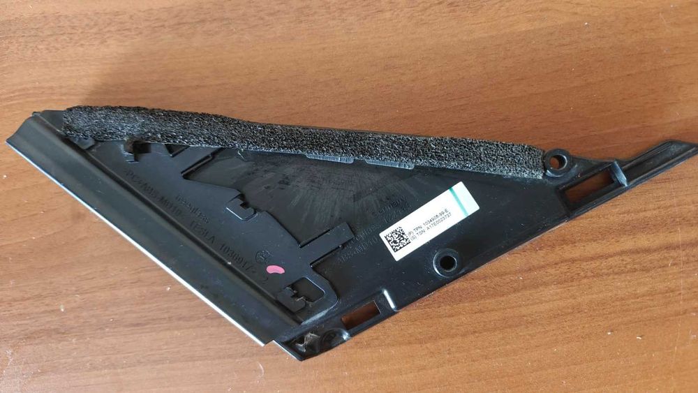 Форточка фиксированная передняя левая 1034908-99-E