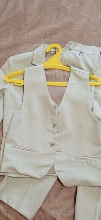 Нарядний костюм 3-ка 5-7 років