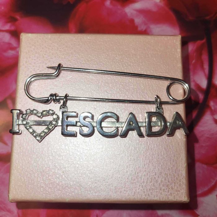 Продам супер-брошь Escada