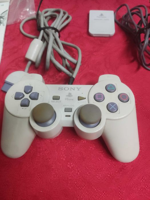 Playstation 1 ONE - completa c/ caixa manuais comando cartão de memória