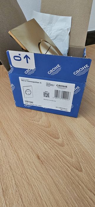 Placa descarga Grohe_ Nova Cosmopolitan S_ Dourada escovado