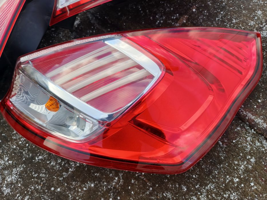 Ford Fiesta MK7 lampy tył