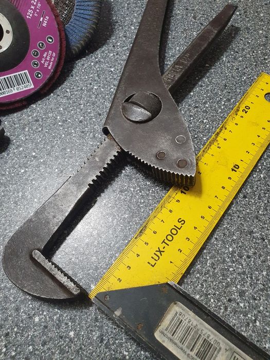 Solidny stary klucz hydrauliczny żabka