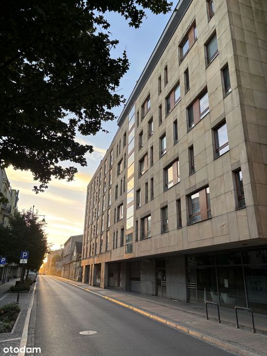 BEZPOŚREDNIO, ciche w ścisłym centrum , z miejscem postojowym w garażu