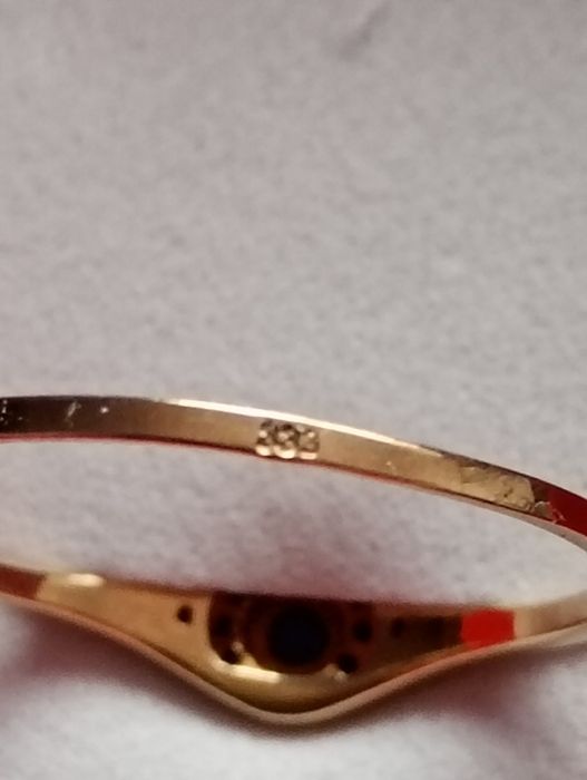 Pierścionek złoty.