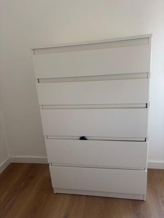 Cómoda branca IKEA