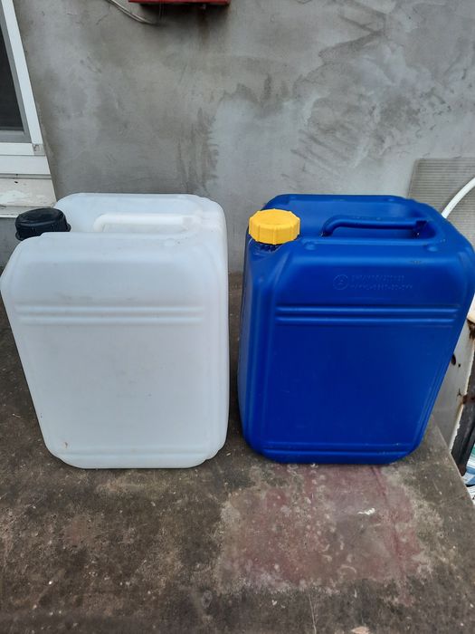 Пластиковые  канистры