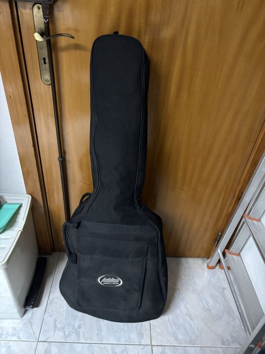 Viola como nova com mochila