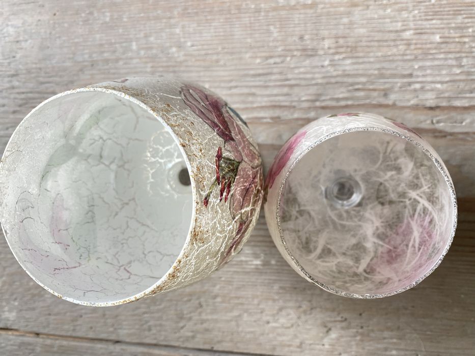 Dwa ozdobne kieliszki decoupage