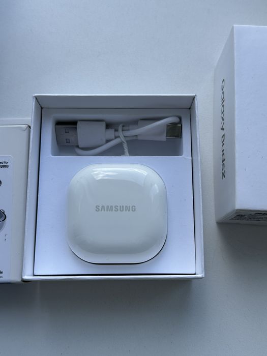 Нові Навушники Galaxy Buds 2