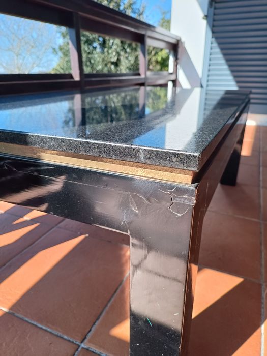 Mesa Preta com Tampo de Mármore