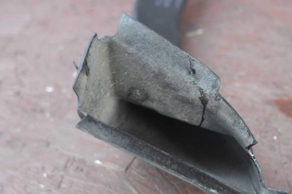 BMW E46 ORYGINALNY DOLOT powietrza do chłodniczki paliwa M57 / M47 OEM
