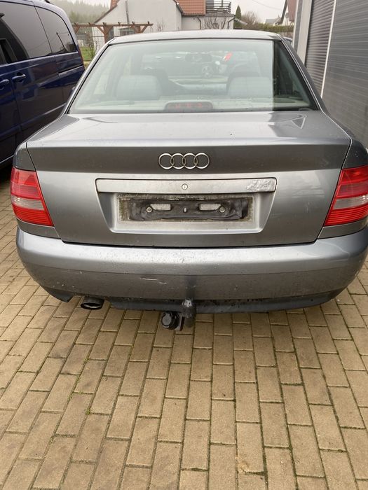 Audi A4 Sedan 1.6 benzyna