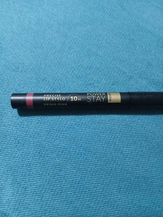 Avon Power Stay Precise Lip Stylo 10h precyzyjna szminka Prima Pink