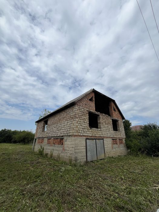 Недобудова 130 м2 приват ділянка 10 соток Берегово вул. Буча