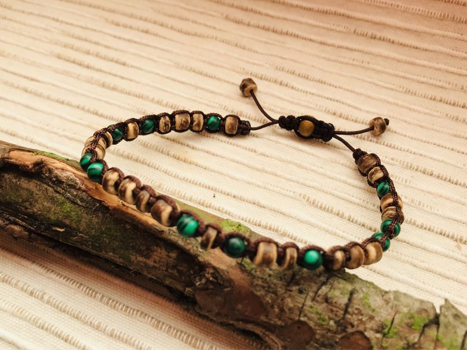 Brasoletka męska handmade malachit,kokos na brązowym sznurku