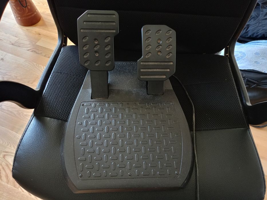 Kierownica Thrustmaster force feedback + pedały