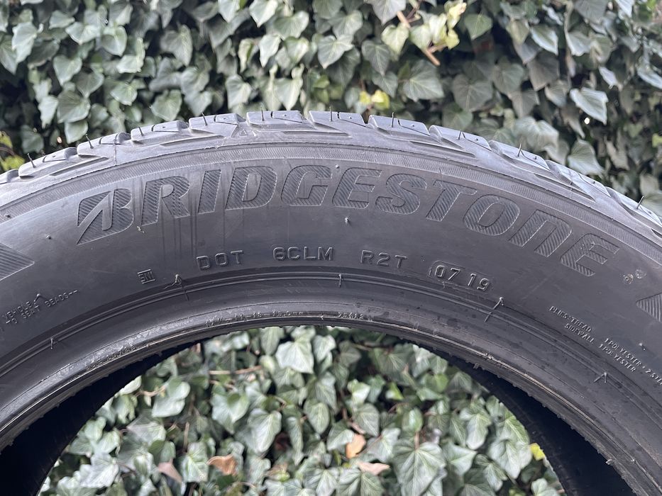 215/55 R17 Bridgestone Turanza T001