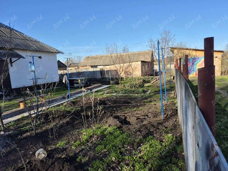 Затишна частина будинку в селі Степне Полтавського району