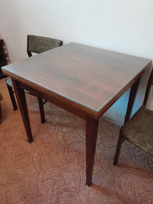 Stół drewniany fornirowany  Rozkladany 80x80.