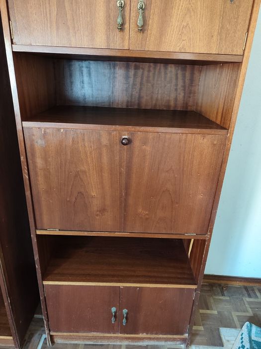 Móvel de sala de jantar em madeira