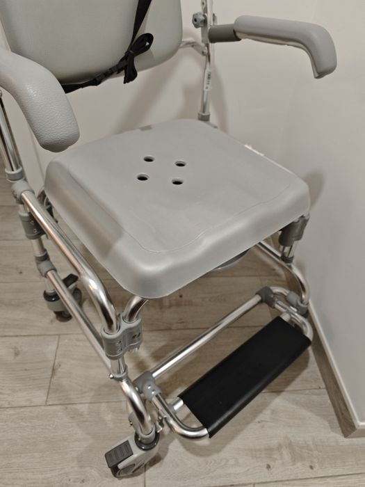 Cadeira de banho e sanitária