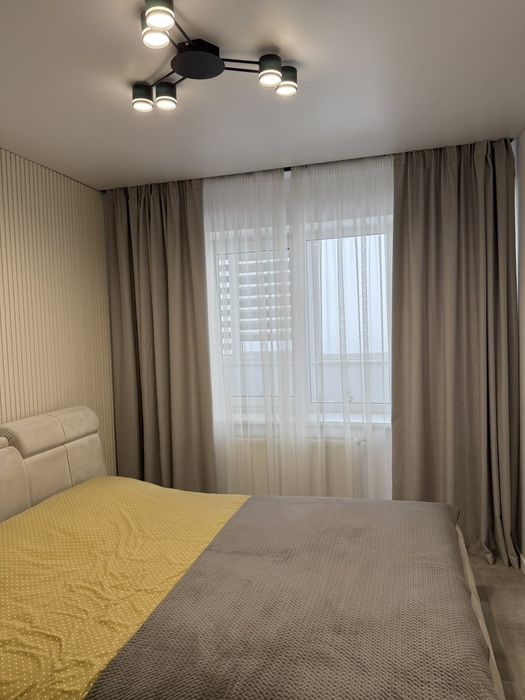 Трьох кімнатна квартира в тихому районі ,готова до проживанняя