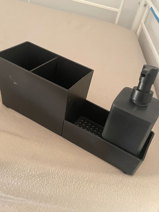 Doseador de detergente e prateleira