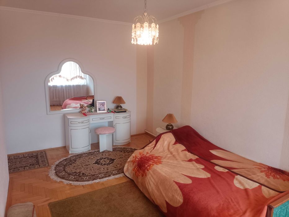 ВЕЛИКЕ БУДИНКОВОЛОДІННЯ (2 окремих будинки) 800 м від центру, 12 соток