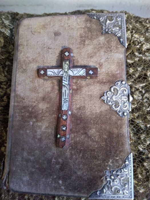 Livro missal apl,, em prata e madrepérola