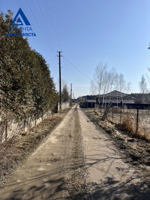 Пропонуємо до продажу 2 суміжні земельні ділянки  в селі Озерце.