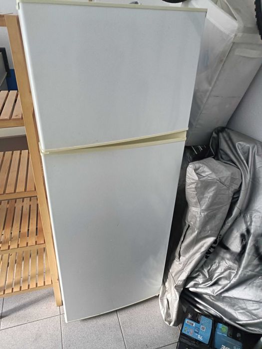 Frigorífico  com congelador