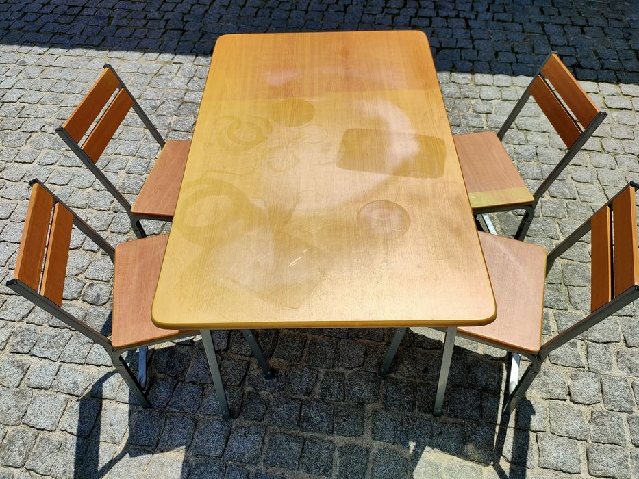 Mesa de jardim/cozinha/esplanada.