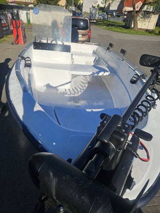 Łódź motorowa wędkarska