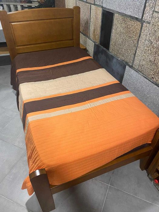 Cama de madeira