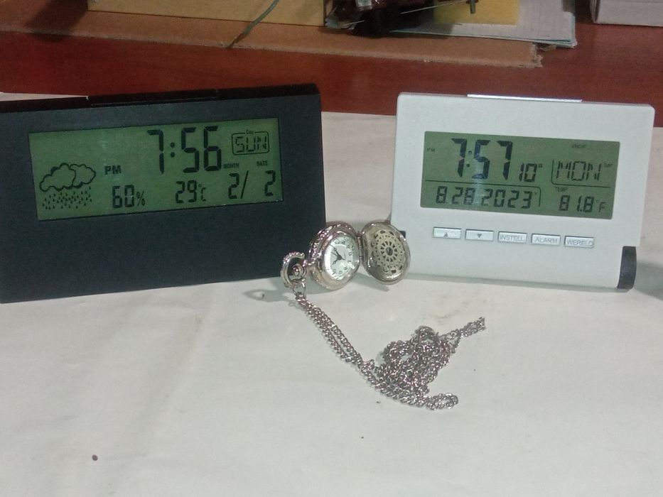 Часы будильники электронные