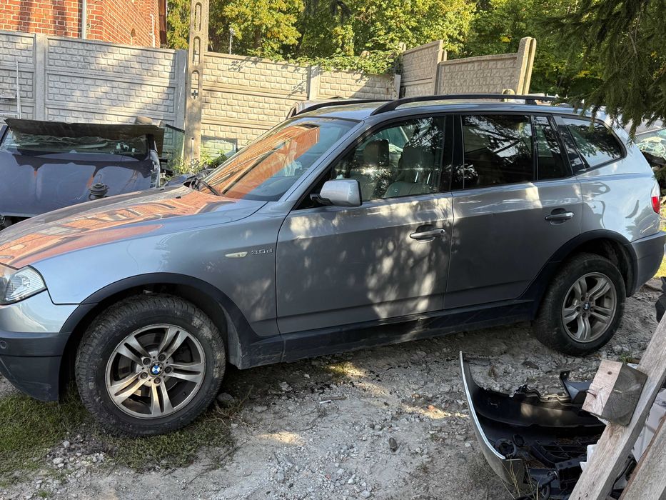 maska klapa silnika bmw x3  3.0 d e83 lak a08/7