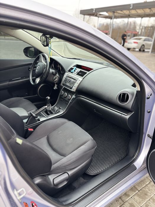 Автомобіль  Мазда 6