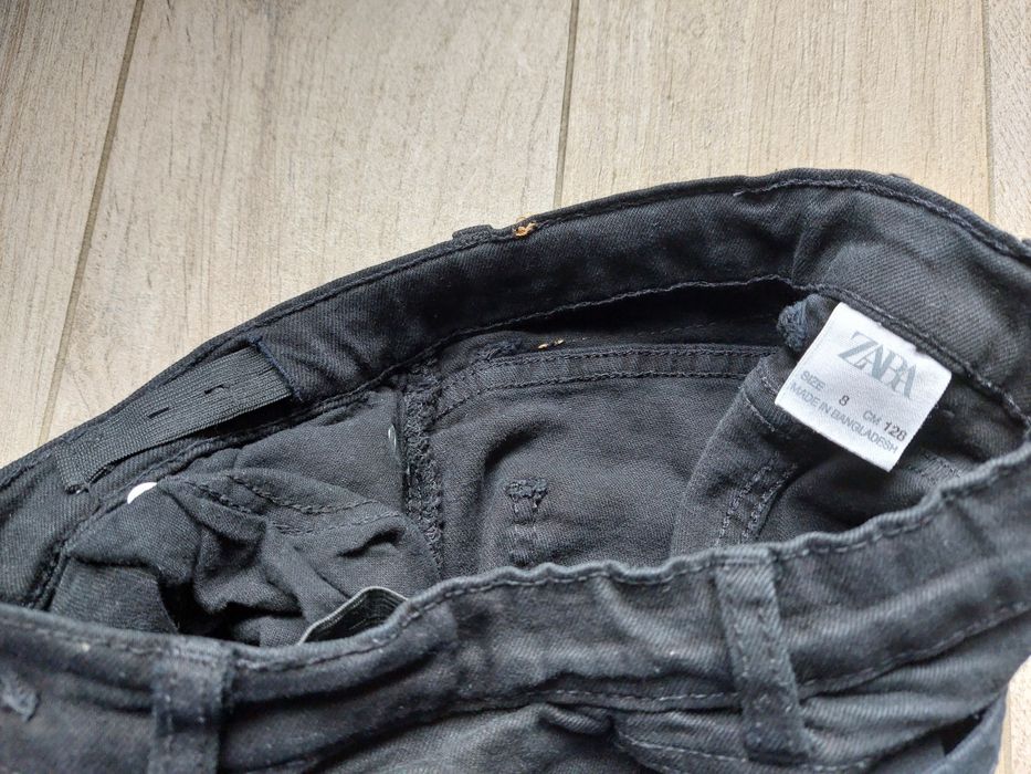 Spodnie chłopięce czarne r. 128 ZARA