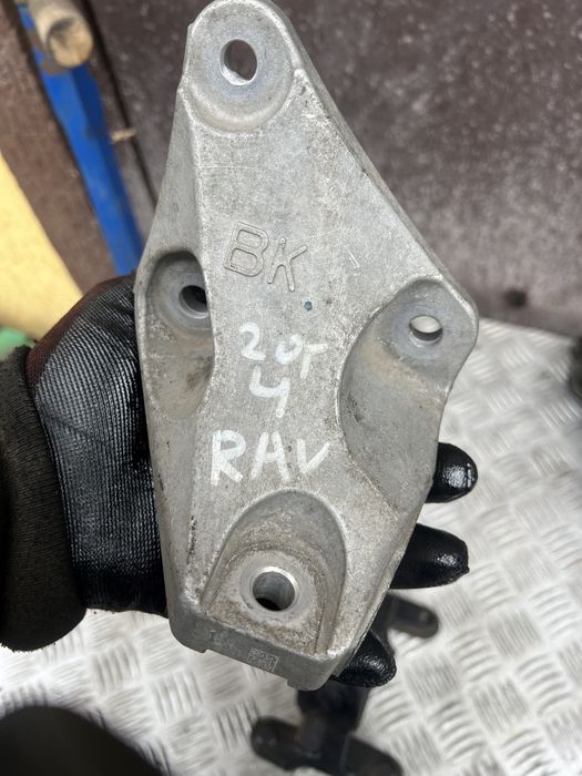 Лапа двигателя 2.0 тойота рав 4 год 20 toyota rav4