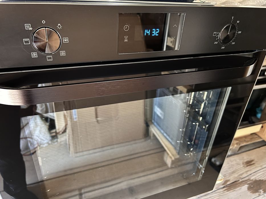 Духовка чорна Samsung (Малайзія)