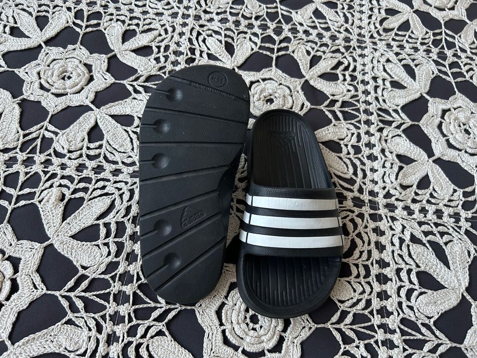 Klapki basenowe chłopięce