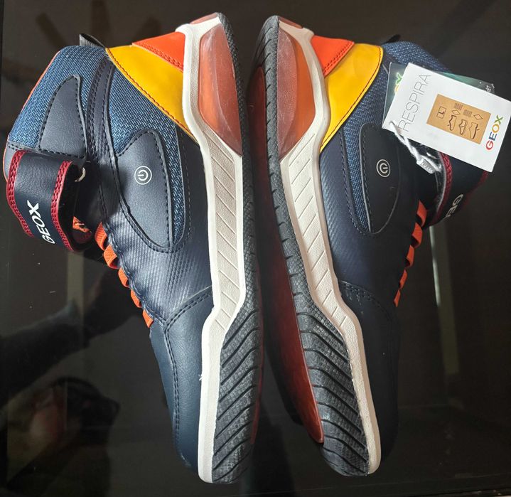 Sneakersy WYSOKIE GEOX J369CB buty ze świecącą podeszwa