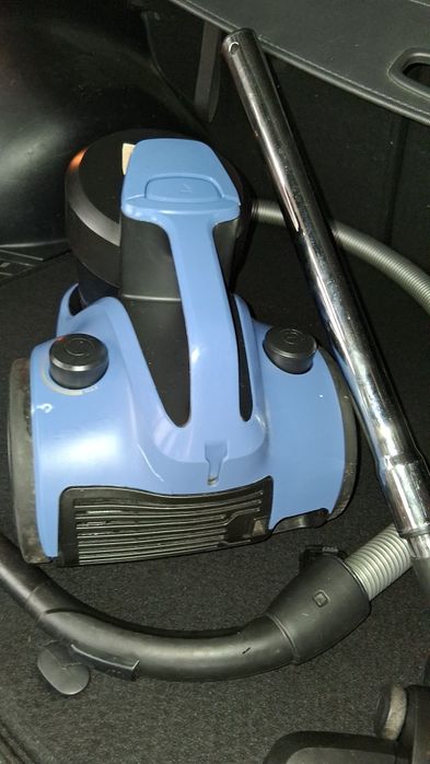 Odkurzacz bezworkowy elektrolux 700w  system  filtracji  kabel 1.7 m