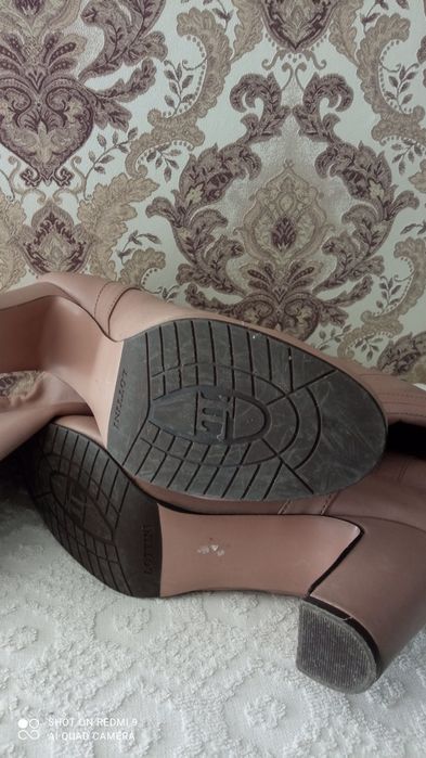 Чоботи жіночі   LOTTINI ( Італія) шкіряні розмір 26.5 см.