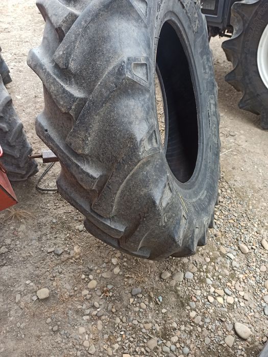 Шина 14.9-26 .для комбайна